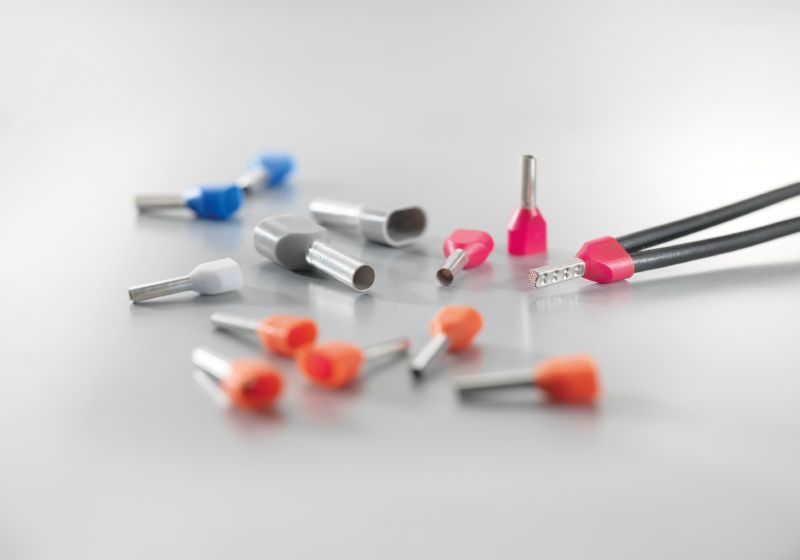 Wire end ferrules with plastic collar